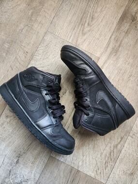 NIKE Air Jordan 1 Men's Mid Black on Black Basketball Sneakers Size 8